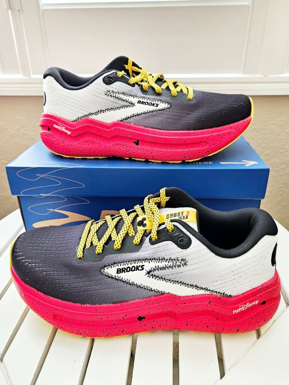 *RUN DISNEY* 2026 WDW Brooks Ghost Max 2 Mickey Mouse - MENS 7M - NEW!